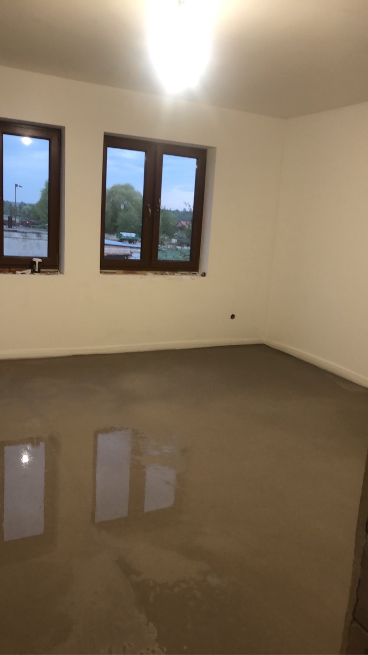 Posadzka wykonana masa samopoziomująca