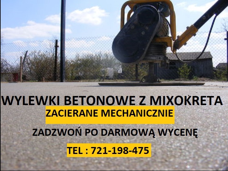 Zacierana mechanicznie wylewka betonowa z mixokreta, widoczna z bliska, z maszyną do zacierania na pierwszym planie. W tle zieleń i budynek gospodarczy.
