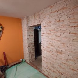 Ściana z kamienia gipsowego u klienta