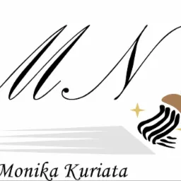 Eleganckie logo firmy sprzątającej, stylizowane inicjały 'MN' z miotłą i gwiazdkami oznaczającymi czystość, nazwa firmy 'Monika Kuriata' na dole.