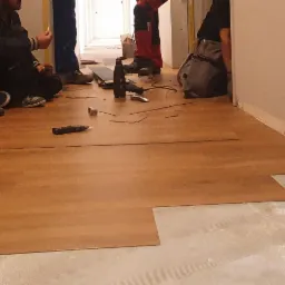 Panele winylowe na klej.