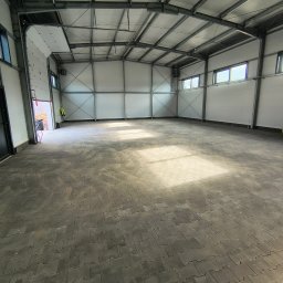 INSTAL-BRUK Sebastian Raba - Wykonanie nawierzchni z kostki brukowej betonowej wewnątrz i na zewnątrz hali produkcyjnej w Radzionkowie 2025r.