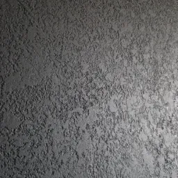 Szara ściana pokryta grubą, strukturalną farbą, tworzącą nierówną, chropowatą powierzchnię z widocznymi zagłębieniami i wypukłościami.