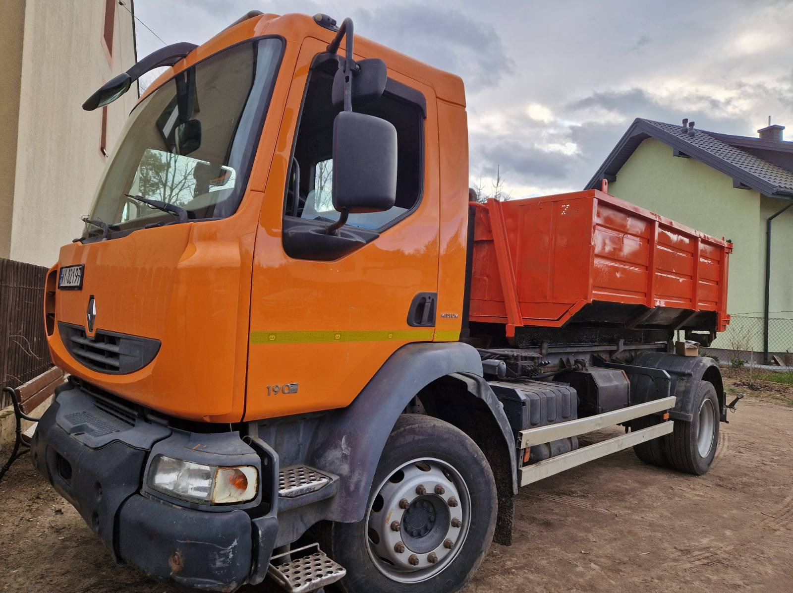 Wynajem kontenerów na gruz i odpady remontowe