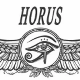 Stylizowany, czarno-biały emblemat z okiem Horusa w okręgu otoczonym skrzydłami, nad którym widnieje napis 'HORUS'.