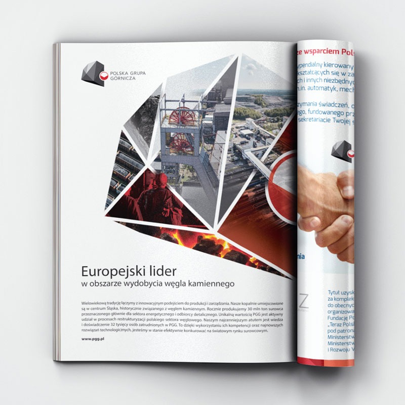 Rozkładówka katalogu firmowego Polskiej Grupy Górniczej z wizualizacją wydobycia węgla, przedstawiająca górnika, kopalnię i bryły węgla w geometrycznych ramach.