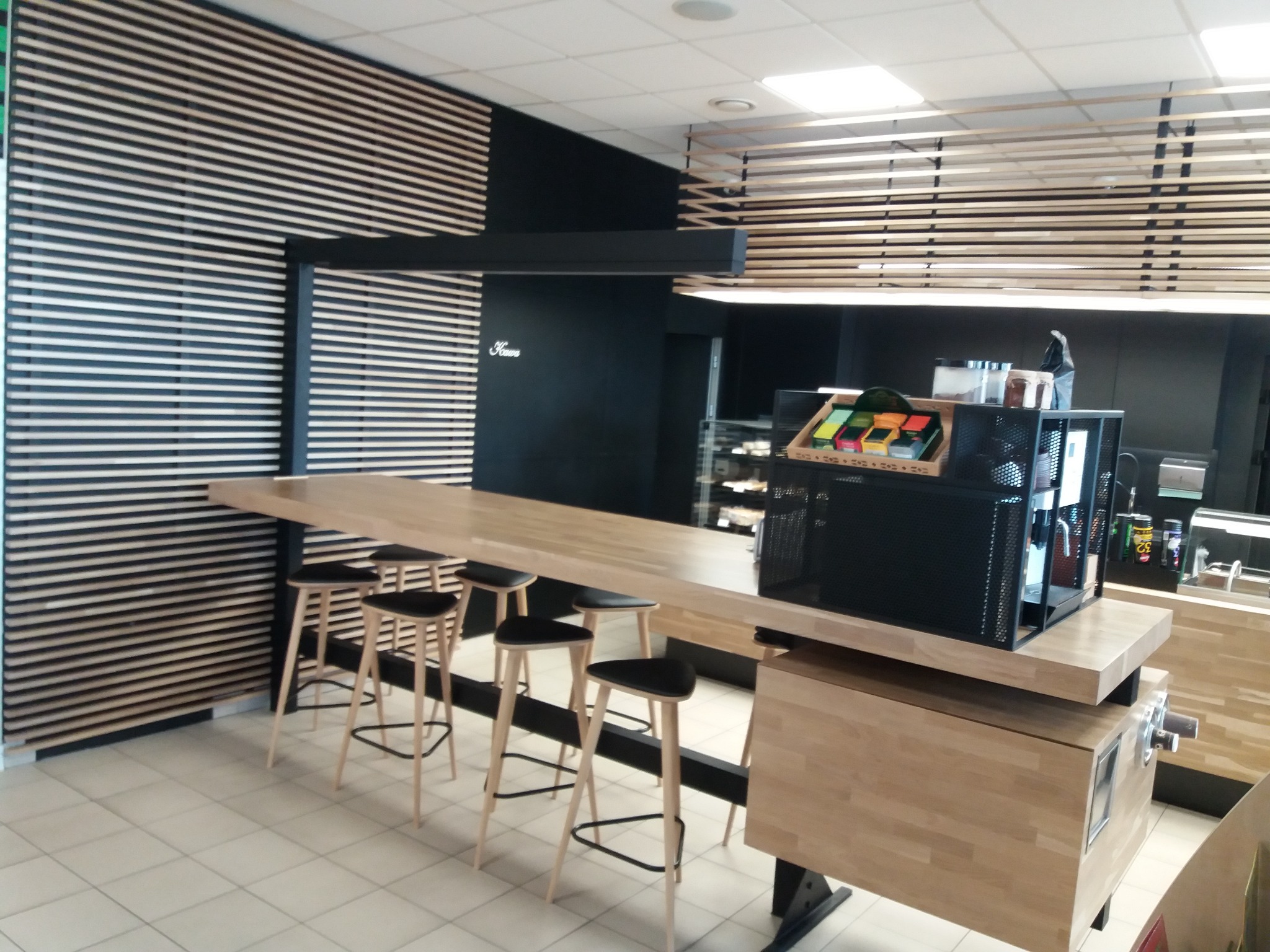 Wnętrze stacji paliw