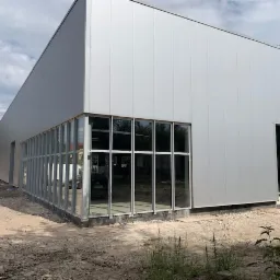 Obecna realizacja. Hala serwisowa samochodów marki Mercedes w Markach