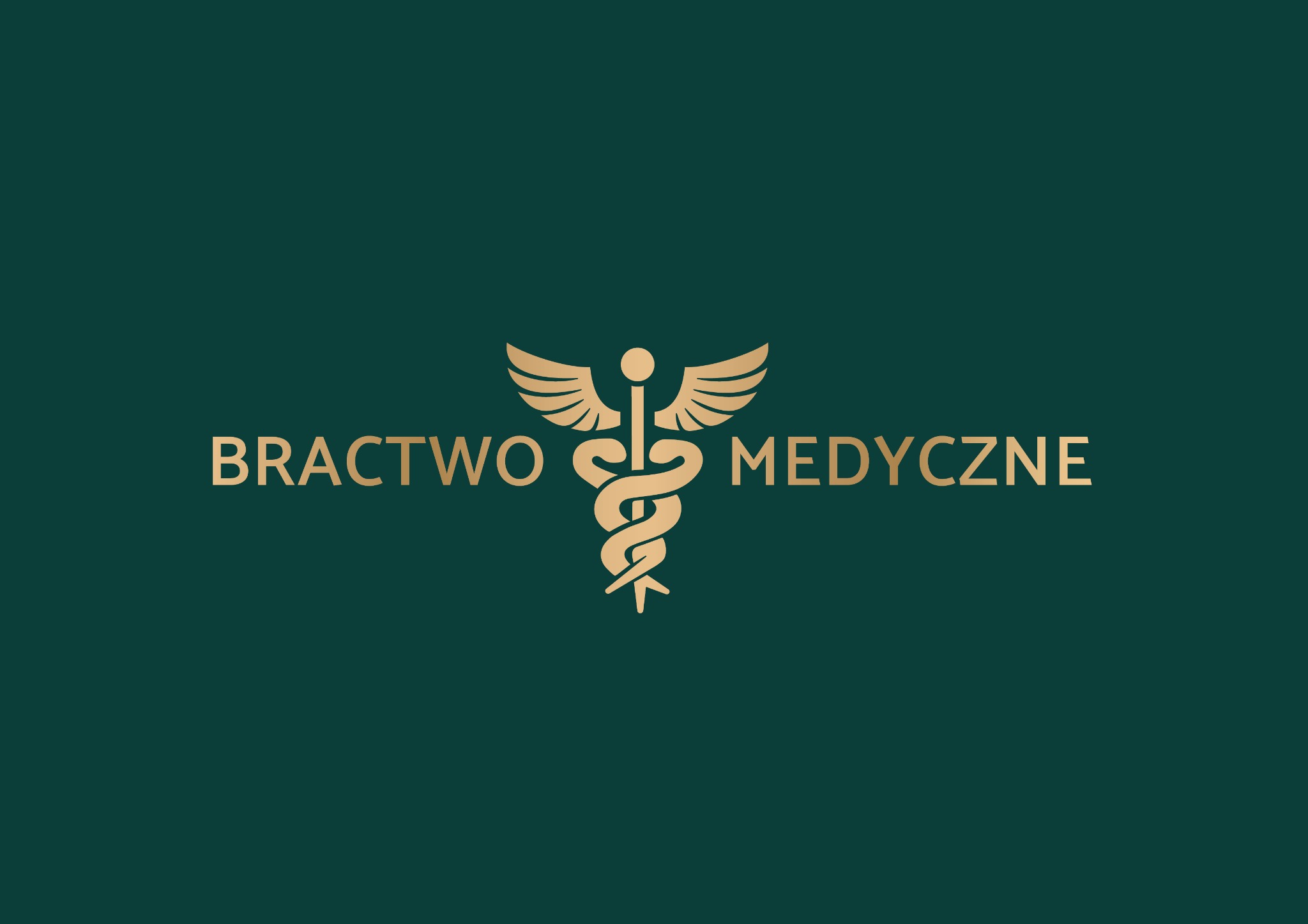 Złote logo 'Bractwo Medyczne' na ciemnozielonym tle, zawierające symbol Eskulapa ze skrzydłami.