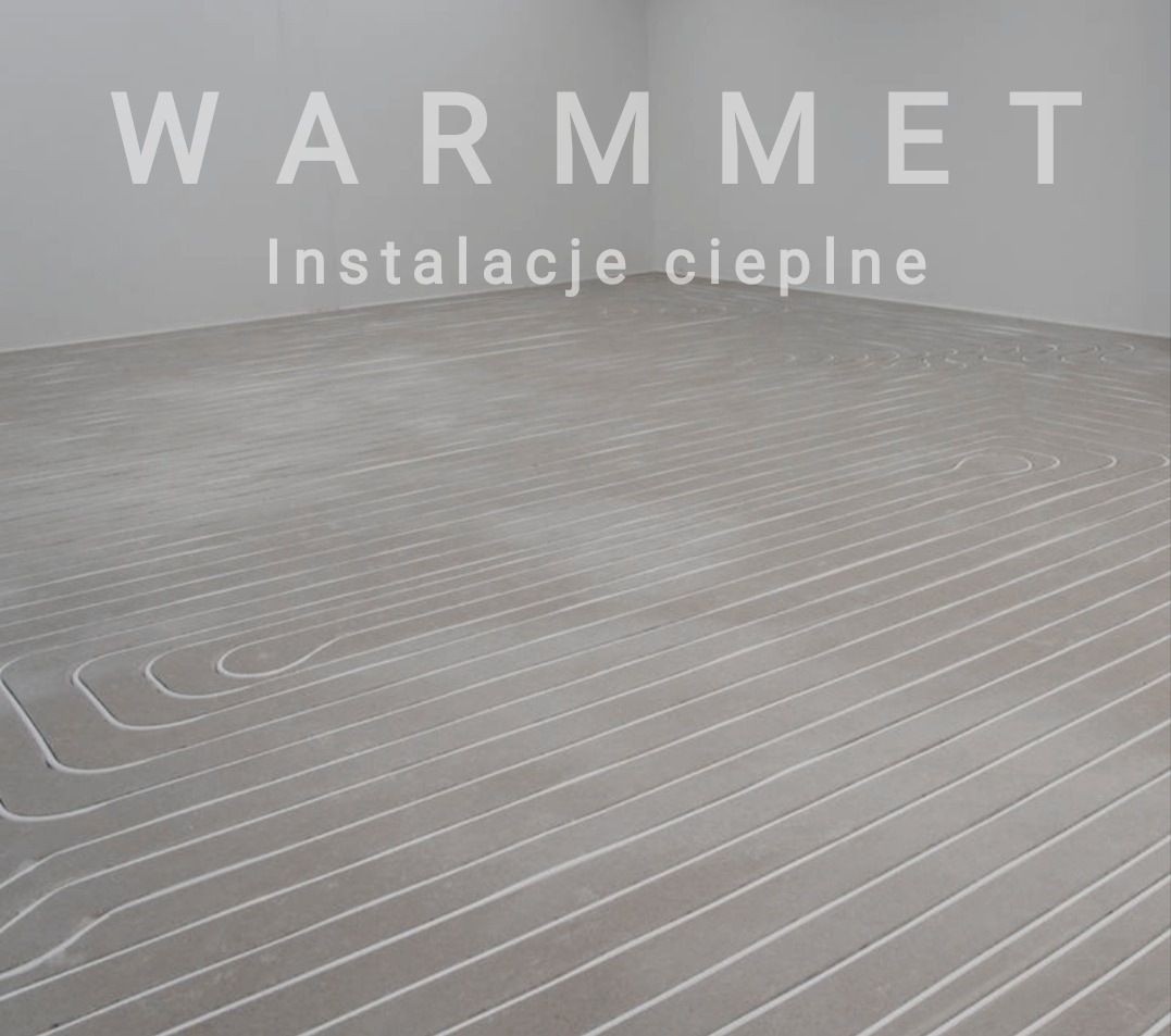 Białe rurki ogrzewania podłogowego ułożone w jastrychu, widok z góry, logo Warmmet w tle.