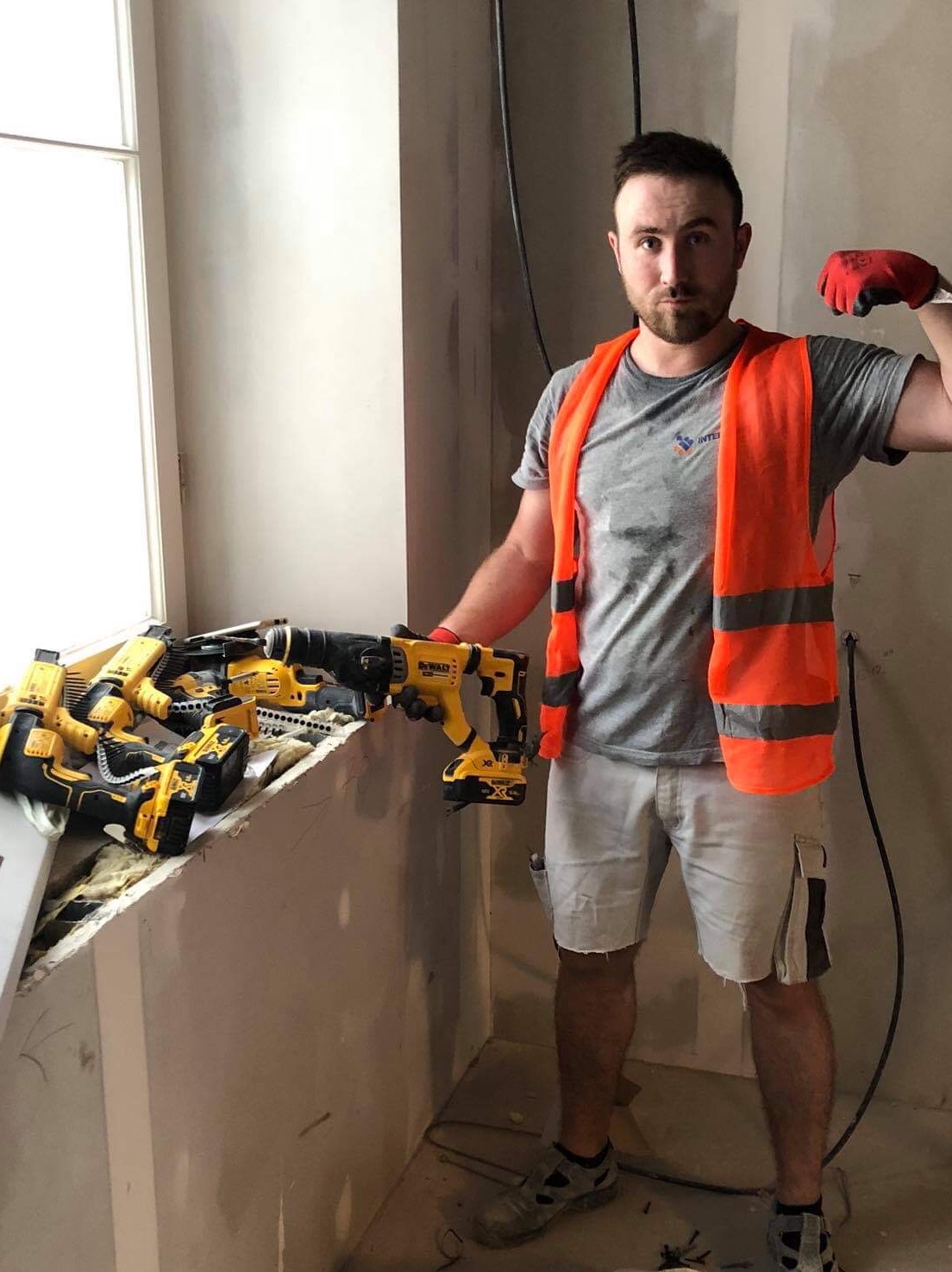 Nowoczesny sprzęt Dewalt. Jakość i szybkość wypełnienie robót budowlanych.