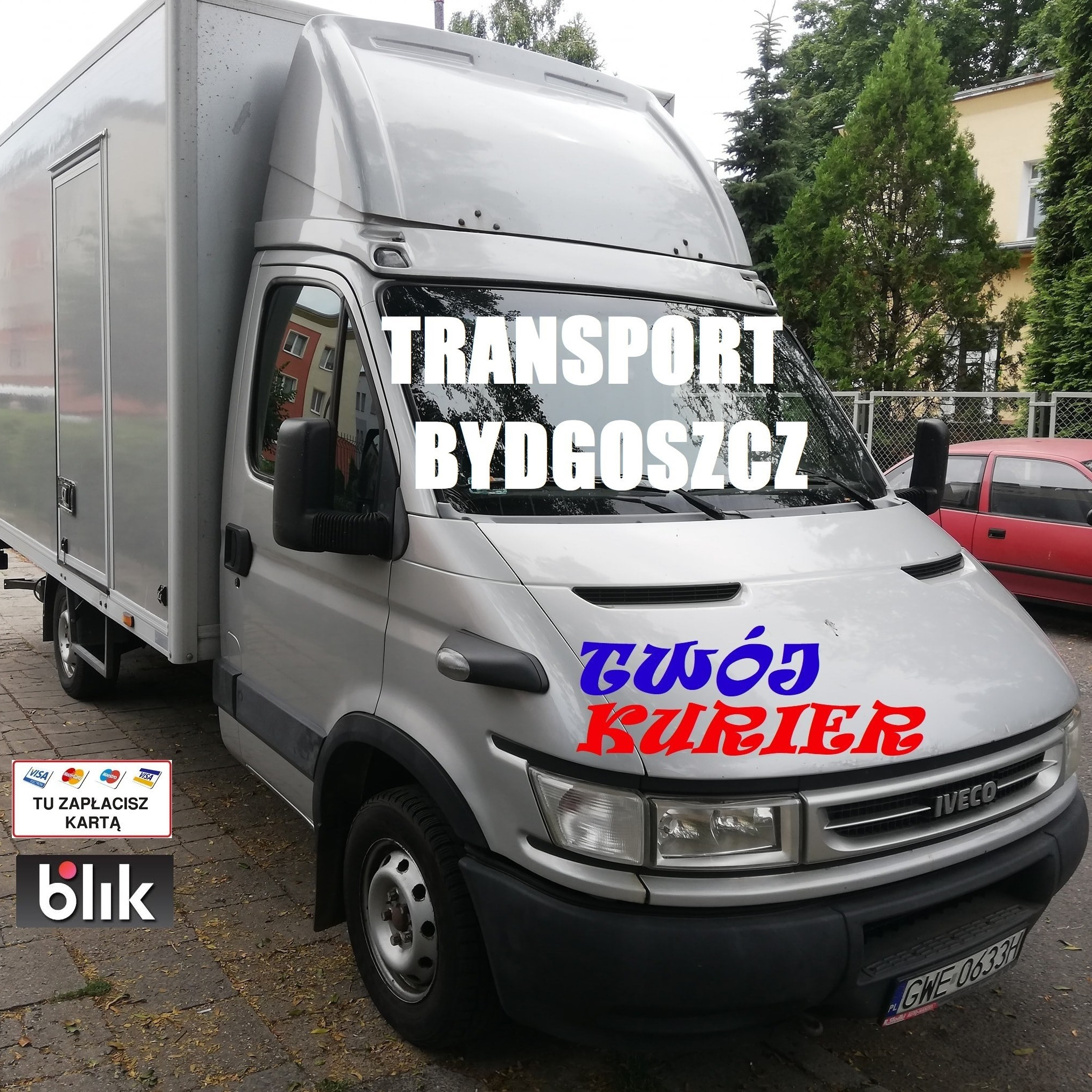 Srebrny samochód dostawczy Iveco z napisem 'TRANSPORT BYDGOSZCZ' i 'TWÓJ KURIER' na karoserii, widoczne logo akceptowanych kart płatniczych i BLIK.
