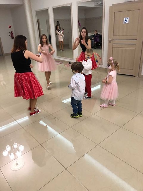 Prawdziwie szalona zabawa nie może obejść się bez... TAŃCÓW :)