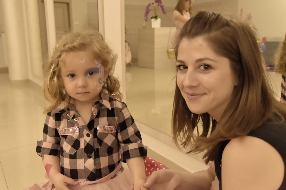 A nasz wspólnie spędzany czas ubarwia MALOWANIE BUZIEK... i innych części ciała :)