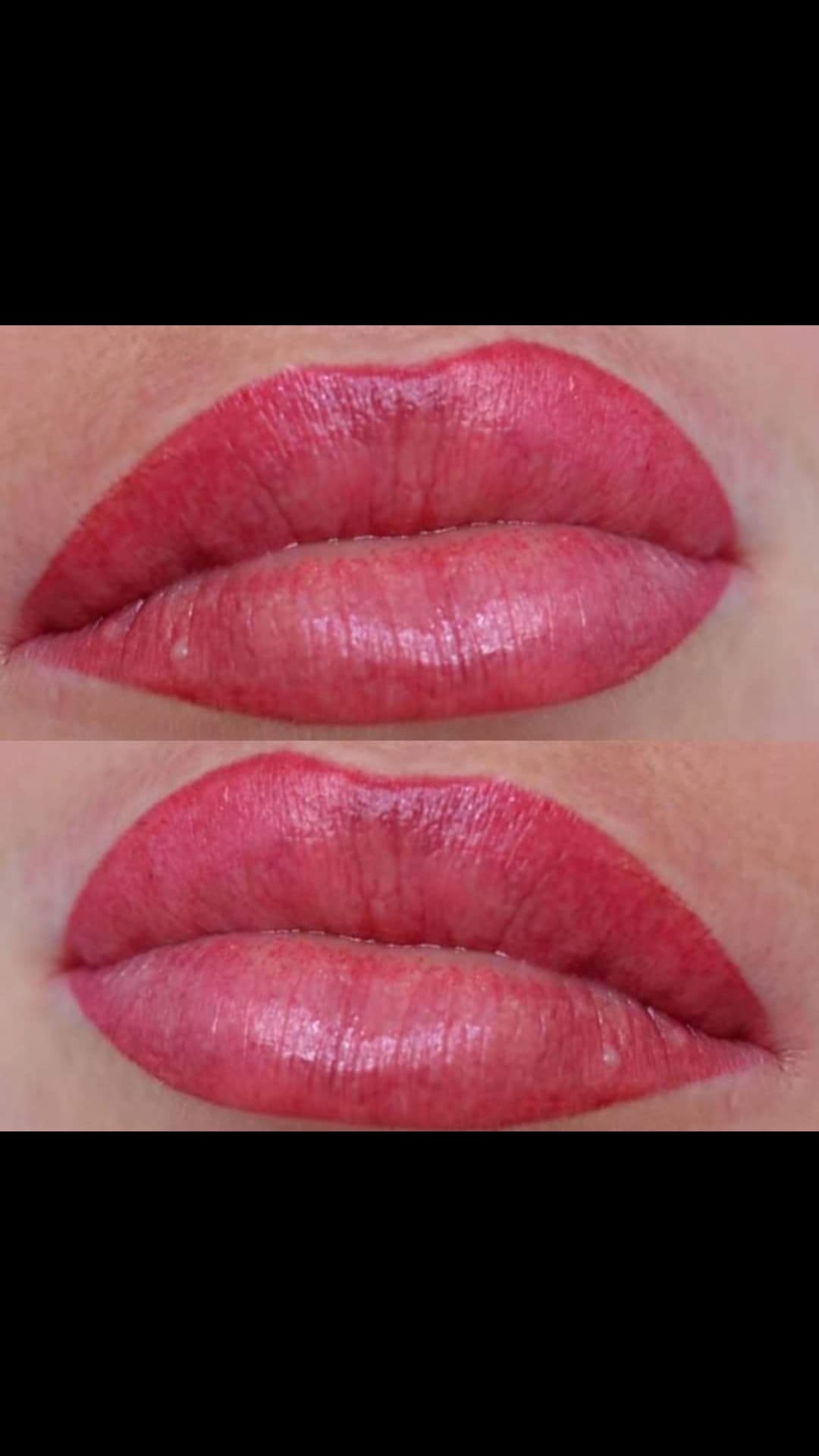 Zbliżenie na usta po zabiegu makijażu permanentnego; widoczne delikatne zaczerwienienie i błyszczący pigment.