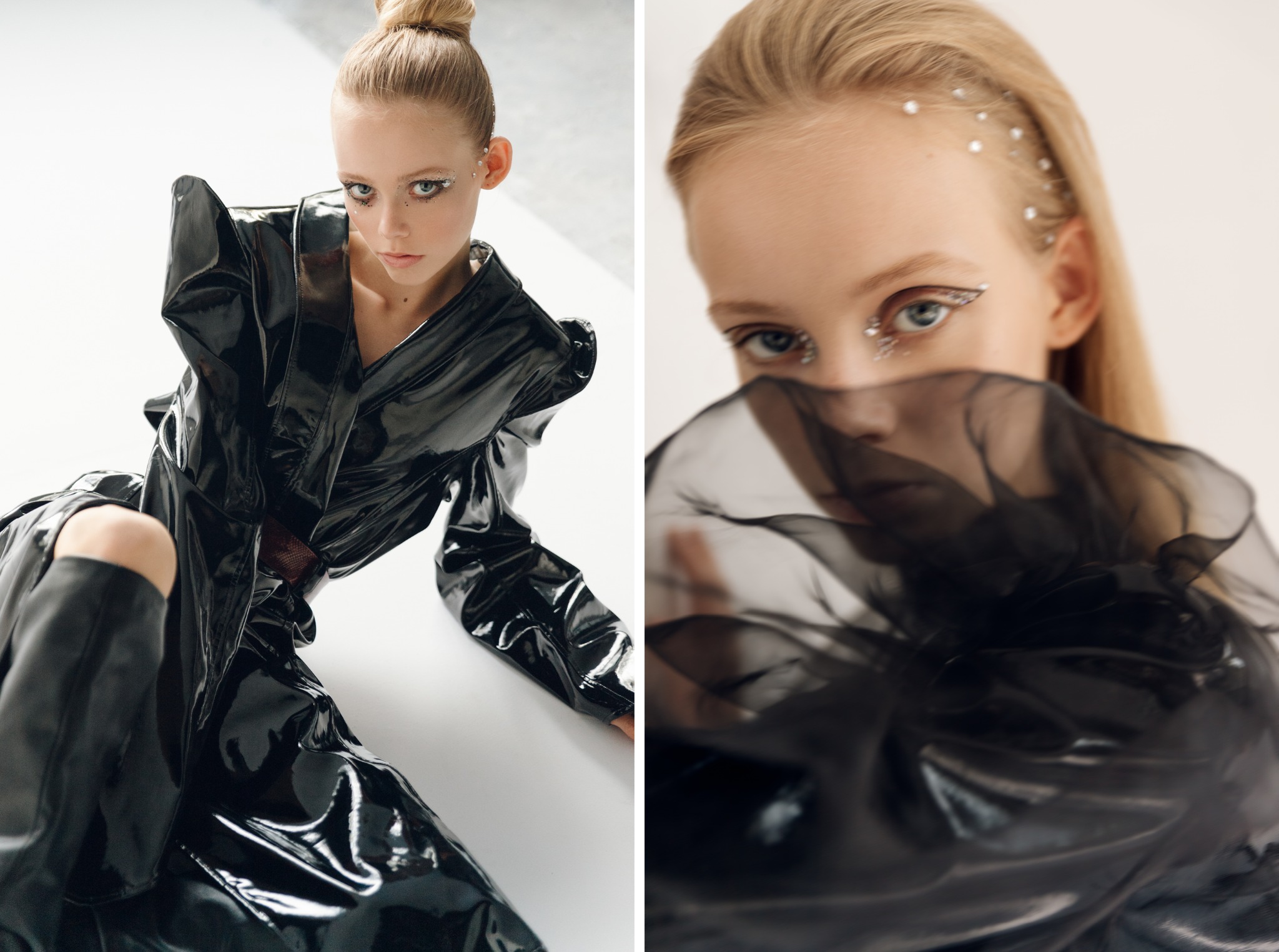 Portret modelki z błyszczącym makijażem oczu i kryształkami na twarzy, ubrana w lakierowany płaszcz o futurystycznym kroju, na jasnym tle.