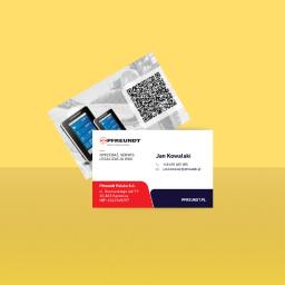 Kukka Arkadiusz Kwiatkowski - Wizytówka firmy Pfreundt Polska S.C. na żółtym tle, z fragmentem zdjęcia terminali wagowych i kodem QR w tle.
