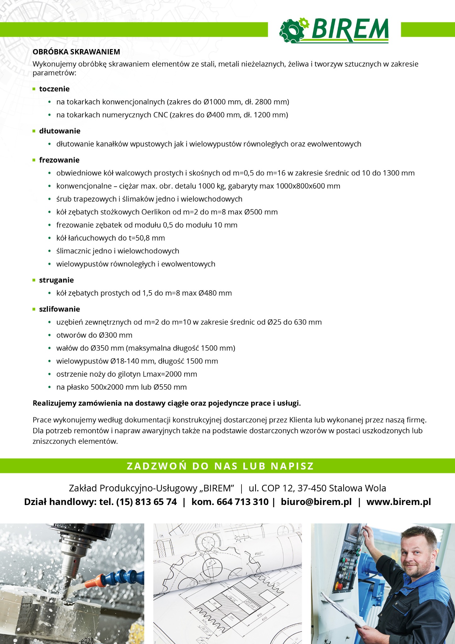 Praca frezarki CNC w trakcie obróbki metalu, wióry i chłodziwo w powietrzu, obok rysunki techniczne i operator przy panelu sterowania.