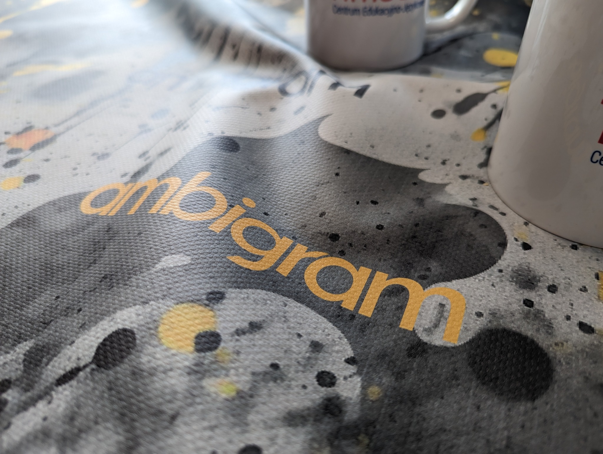 Ambigram druk banerów