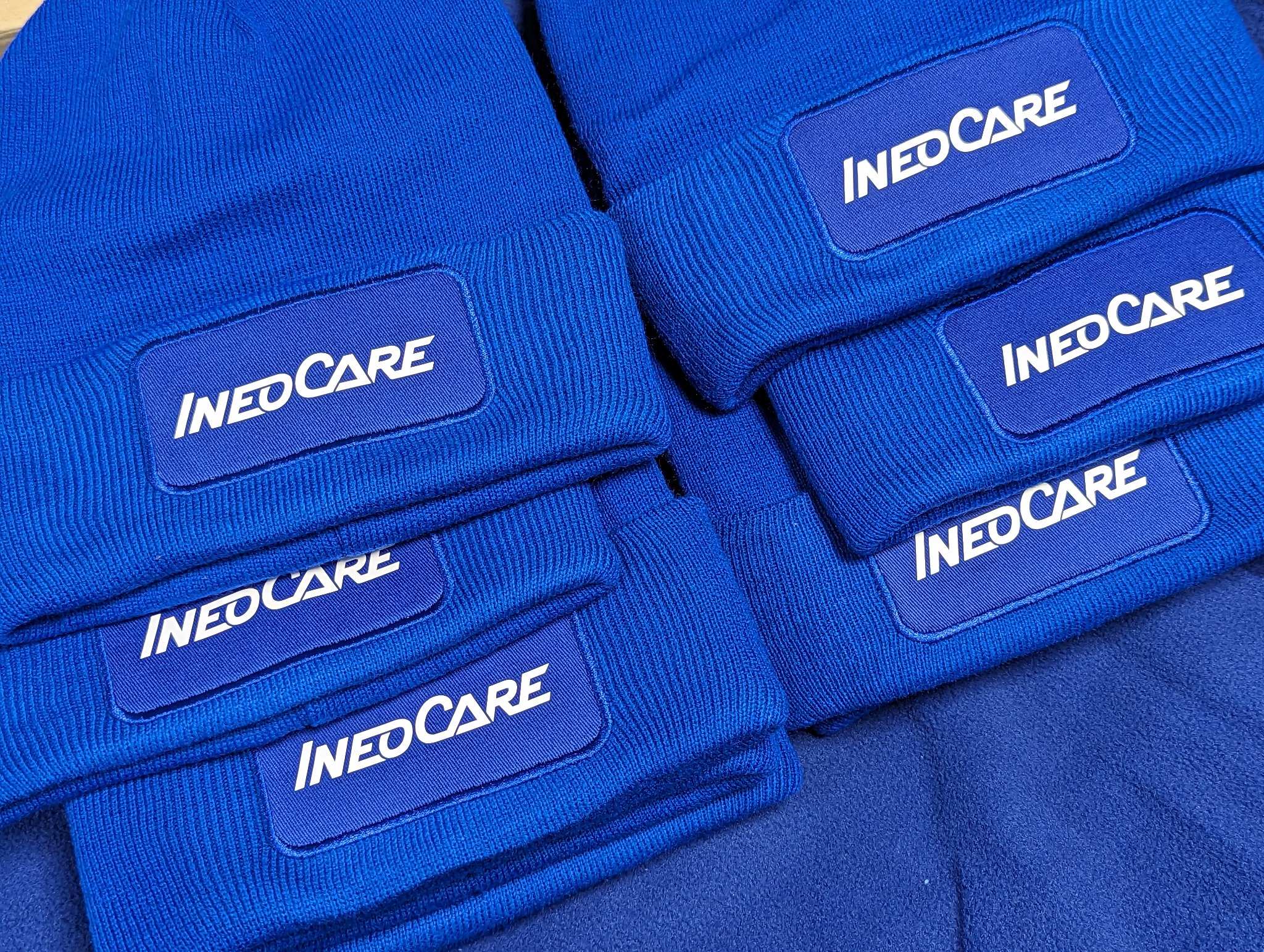 Czapki zimowe z logo