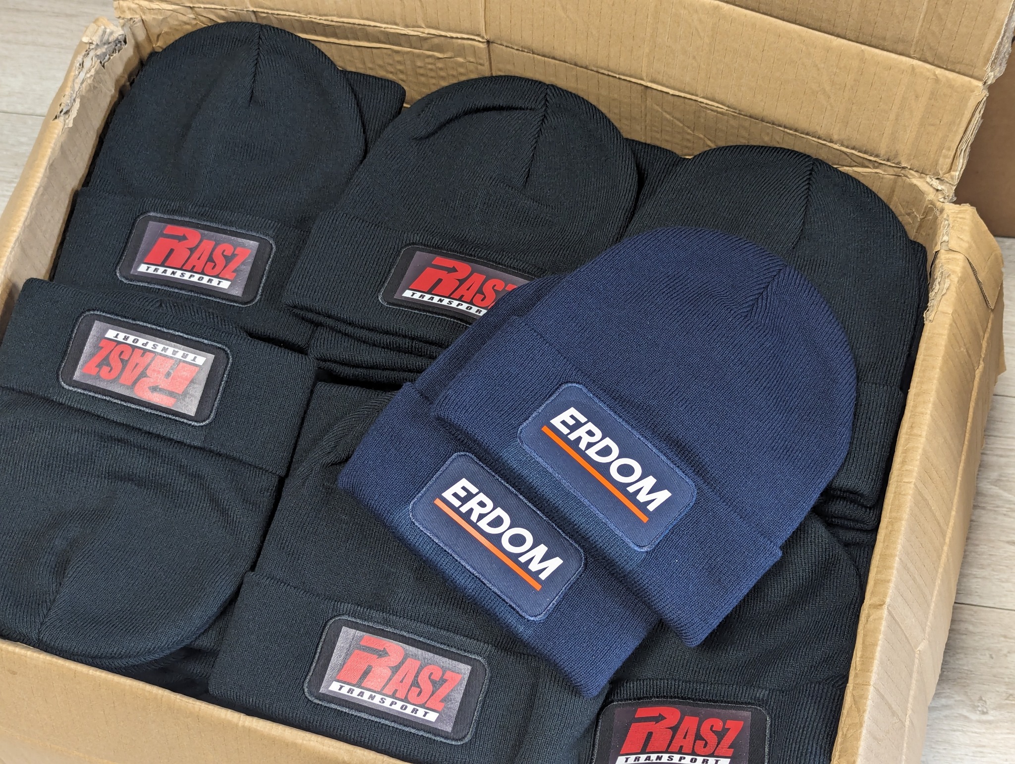 Czapki z nadrukiem zimowe