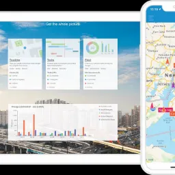 Aplikacja monitoringu GPS pojazdów wyświetlana na tablecie i smartfonie, prezentująca mapę z lokalizacjami pojazdów w Nowym Jorku oraz statystyki dotyczące floty i zadań.