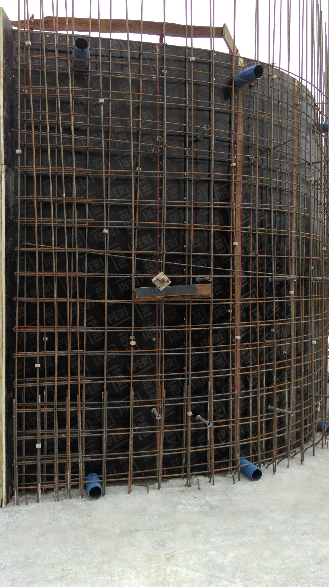 Realizacja konstrukcji budynku handlowo usługowego