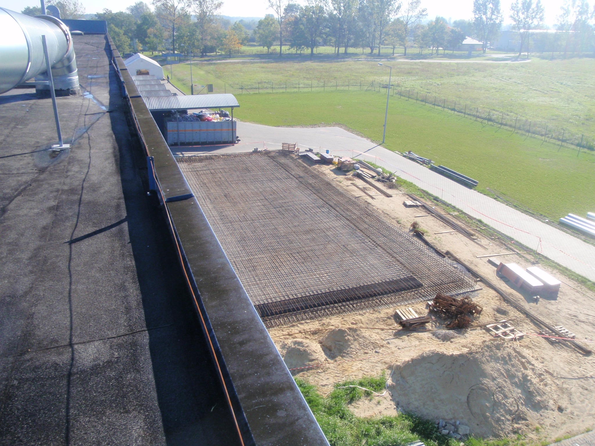 Realizacja fundamentu pod zewnętrzną aparaturę ciągu technologicznego.