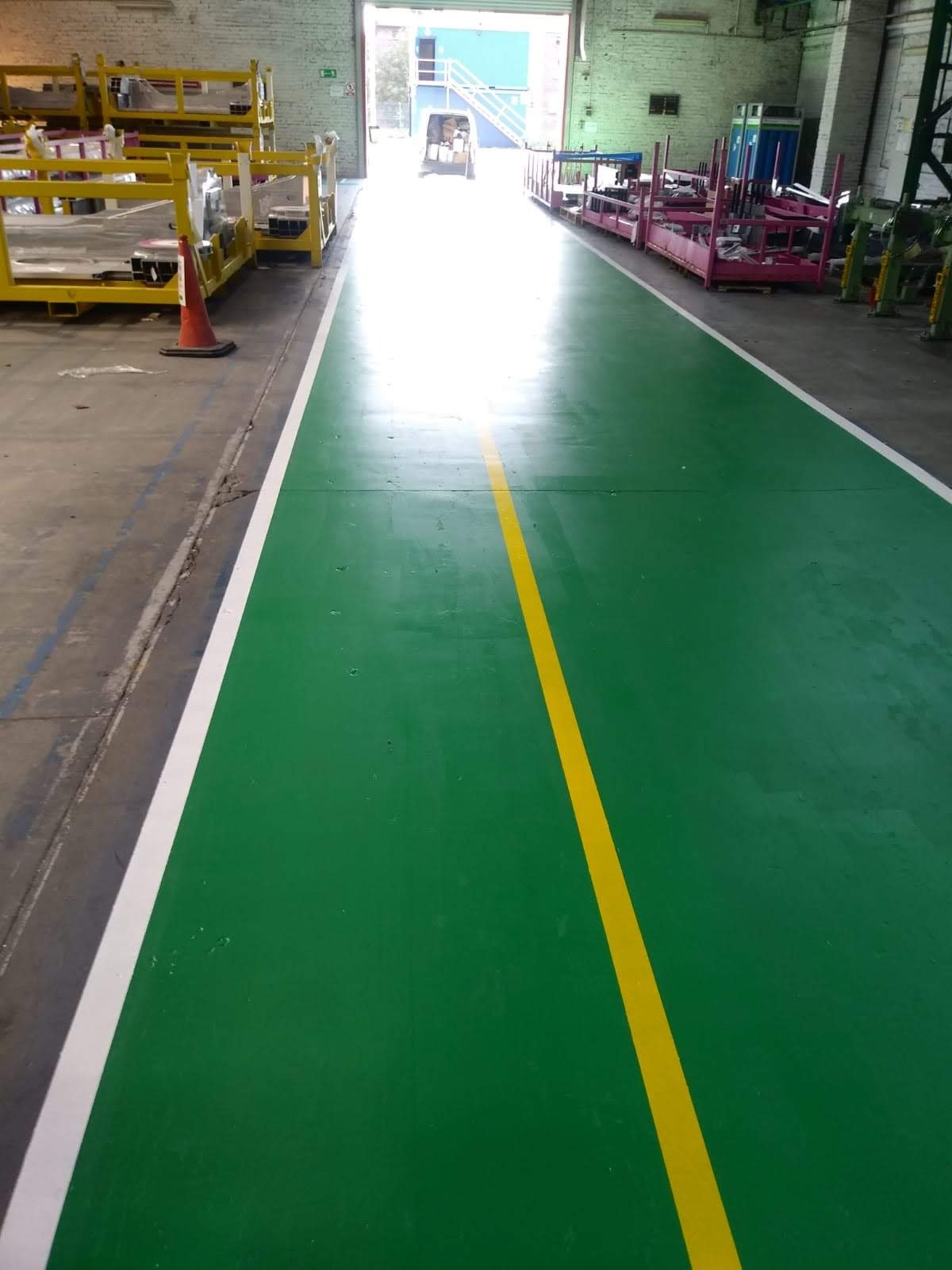 Malowanie linii Malowanie linii bhp Malowanie magazynów Malowanie hal produkcyjnych