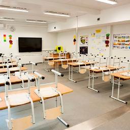 Wnętrze szkoły podstawowej w grzędzicach