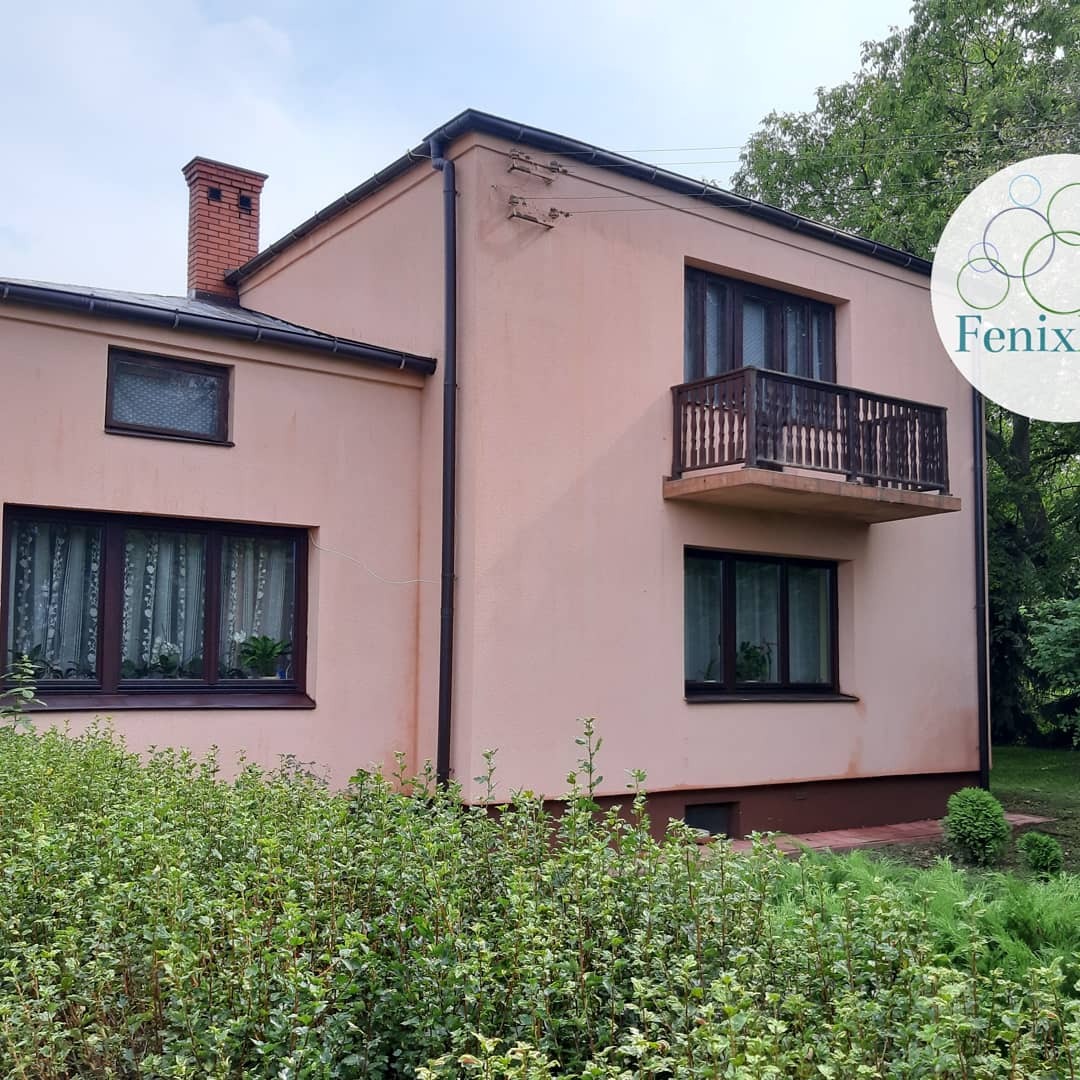 Odgrzybiona i wyczyszczona elewacja