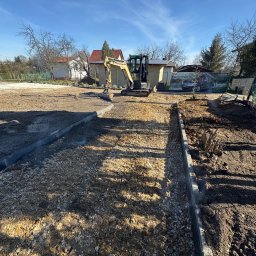 Dowóz ziemi wraz z wyrównaniem działki 