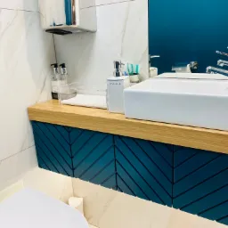 Łazienka- frezowane lakiery + fornir