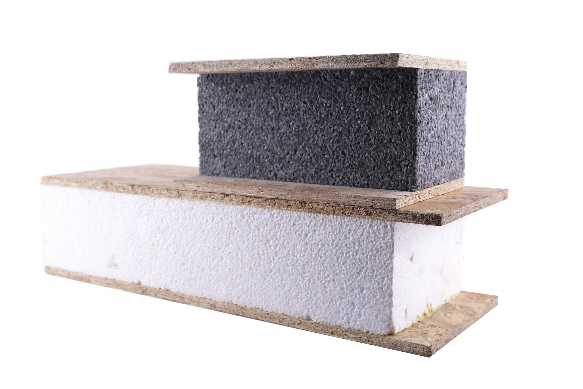 Przekrój przez dwa panele SIP: biały styropianowy i szary grafitowy, oba obłożone płytą OSB, na białym tle.