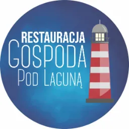 Grafika logo restauracji 'Gospoda Pod Laguna' przedstawiająca biały napis na tle błękitnego koła z motywem latarni morskiej w kolorach czerwonym i białym.