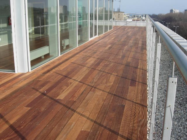 Taras wykonany w INSTYTUCIE OCEANOGRAFII w Gdyni. Deska tarasowa CUMARU.