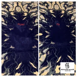 Dywan w ciemnych odcieniach z abstrakcyjnym wzorem, podzielony na dwie części: 'Przed' z widocznymi zabrudzeniami i 'Po' z odświeżonym, czystym wyglądem, w prawym dolnym rogu logo firmy.