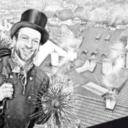 Uśmiechnięty kominiarz z narzędziami na tle dachów i kominów. Na dachu sylwetka kominiarza przy pracy. Grafika w odcieniach szarości.