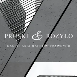 Logo kancelarii radców prawnych Pruski & Różyło na tle nowoczesnych budynków w czerni i bieli.