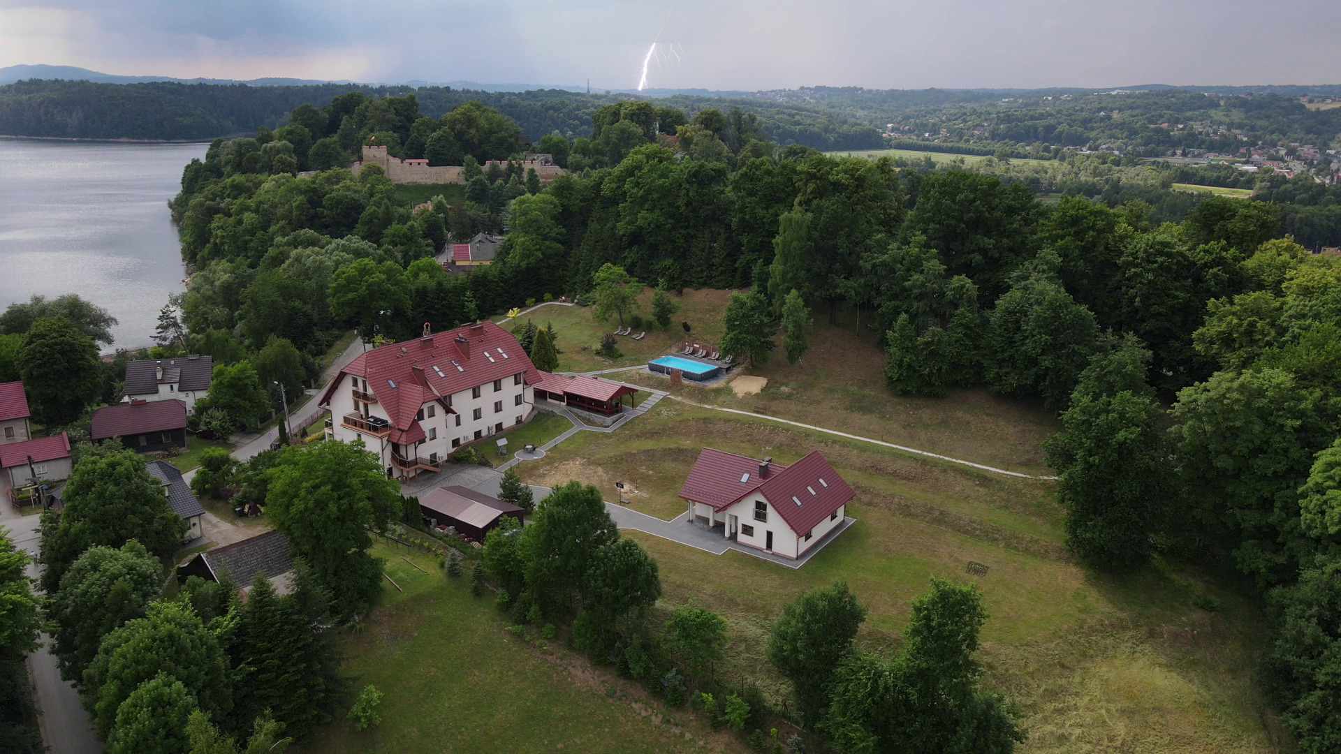 Stopklatka wykonana podczas realizacji materiałów promocyjnych dla Hotelu Kasztelan***