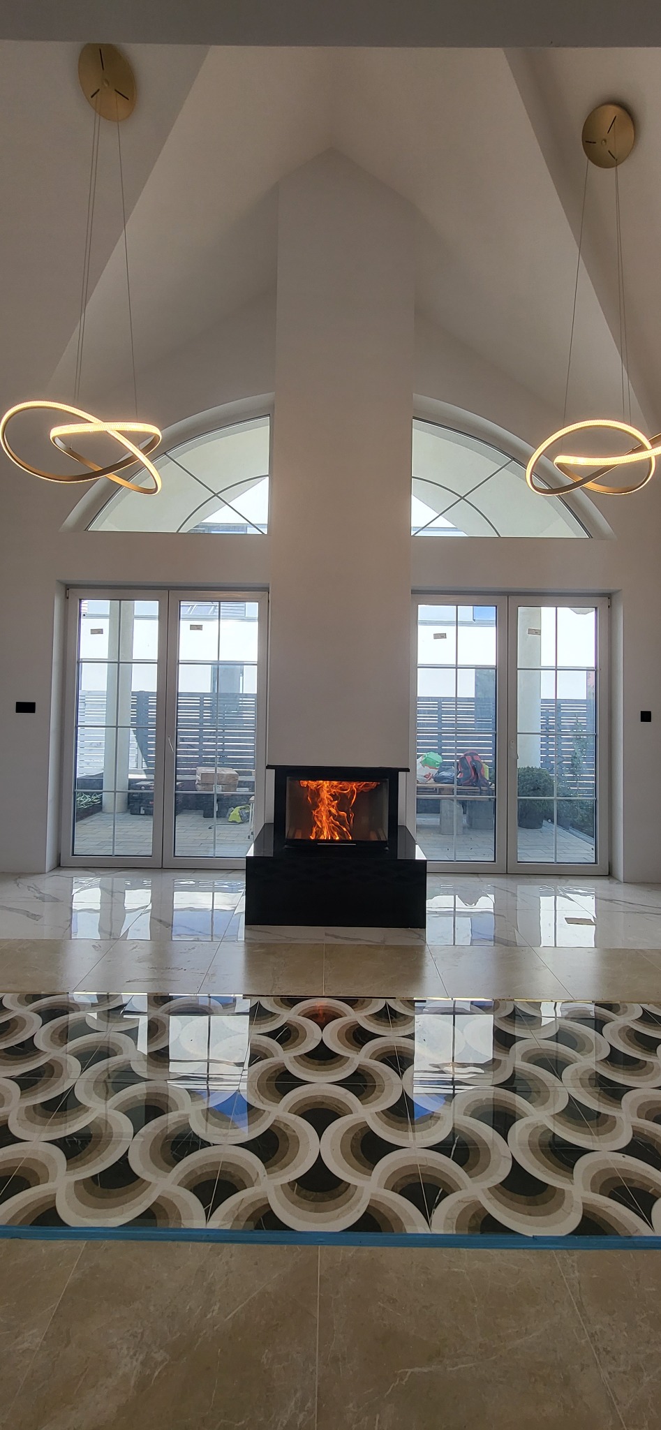 Kominek trójstronny, obudowa z Nero.