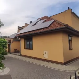 Instalacja na dachu krytym dachówką betonową