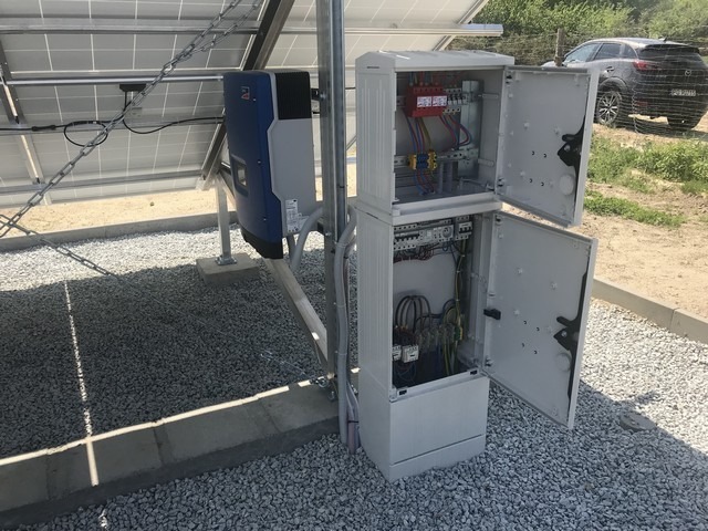 Rozdzielnica DC i AC pod konstrukcją paneli -dla instalacji wolnostojącej