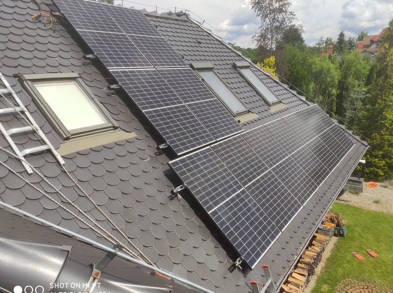 Dachówka karpiówka. Montaż modułów poziomo i pionowo