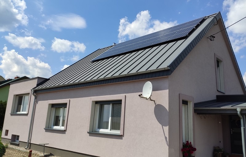 Przykład montażu na blasze łączonej na rąbek. Moc generatora 5 kW