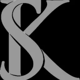 Szary, stylizowany monogram 'SK' na czarnym tle, reprezentujący inicjały kancelarii prawnej.