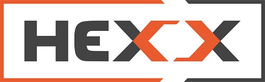 Logo firmy HEXX z czarnymi literami HE i pomarańczowymi literami XX w obramowaniu z elementami pomarańczowymi i czarnymi na białym tle.