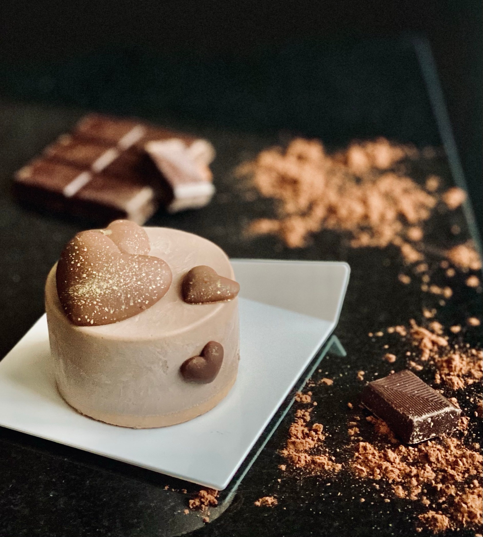 Czekoladowa monoporcja z musem truskawkowym