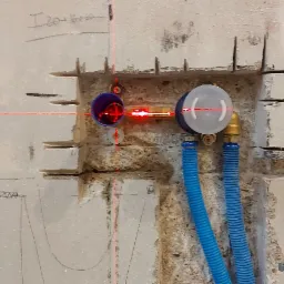 Bateria podtynkowa w ścianie żelbetowej