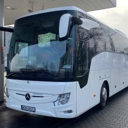 Autokar Mercedes, rocznik 2019, ilość miejsc 49